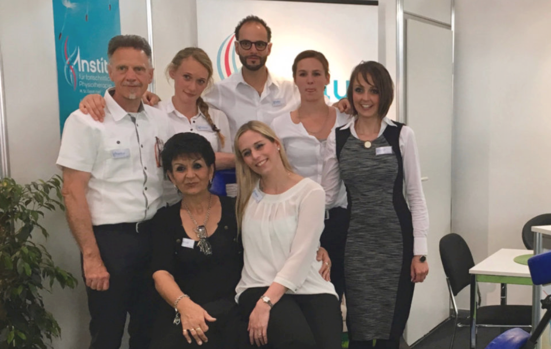 Team des Instituts für fortschrittliche Physiotherapie Hausbesuche Muenchen